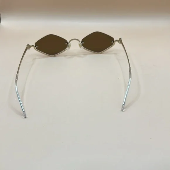 Gucci GG Upside Down Geometrical Sunglasses in Gold - Picture 5 of 9